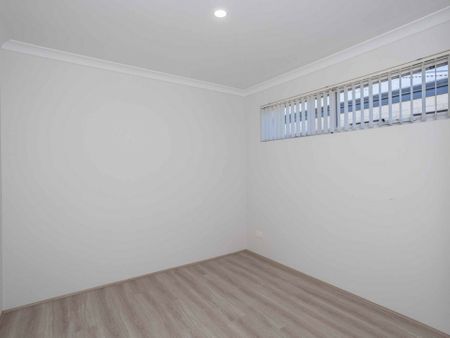 Brand new home awaiting it's family - Photo 3