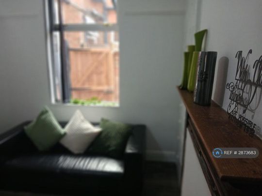 1 bedroom in a house share to rent - Photo 1