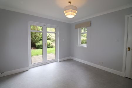 4 bedroom detached house to rent - Photo 2