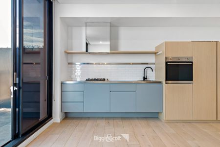 CHIC URBAN LIVING WITH BALCONY & VIEWS – STEPS FROM EVERYTHING RICHMOND! - Photo 3