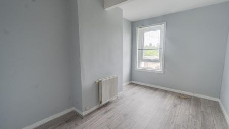 2 bedroom ground floor flat to rent - Photo 3