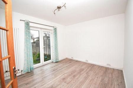3 bedroom end of terrace house to rent - Photo 3