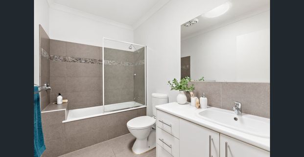 Modern Elegance Meets Effortless Living - Photo 1