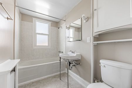 For Lease - 8 Thirty Third Street Unit# 4, Toronto, Ontario - Photo 4