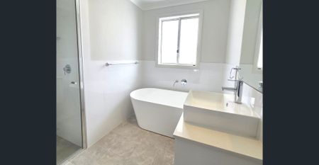 Spacious 5 Bedroom House For Lease - Photo 3