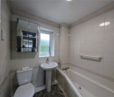 3 bedroom semi-detached house to rent - Photo 6