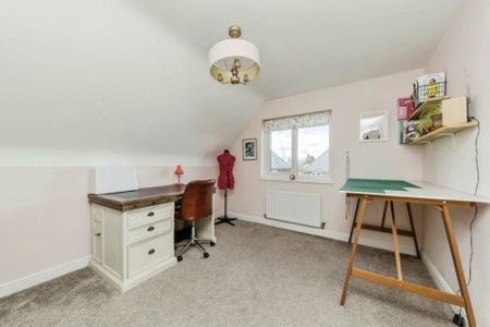 3 bedroom Semi-detached house to rent - Photo 4