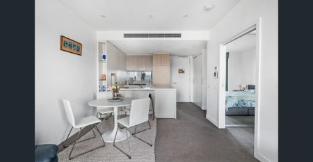 Luxurious Living - One Bedroom + Study in the Icon Dimmey's Building - Photo 2