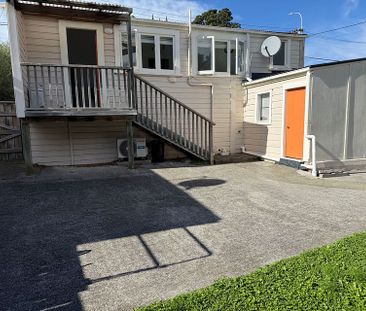 **🏡 Stunning Hataitai Home for Rent - Photo 1