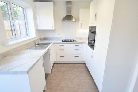 3 bedroom semi-detached house to rent - Photo 5