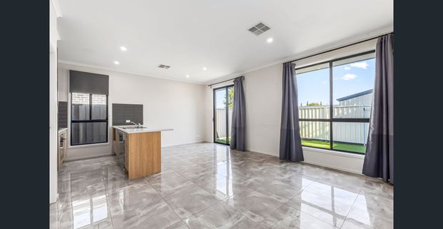 Modern 4‑Bedroom Family Home in a Sought‑After Location - Photo 1