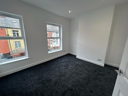 Spectacular 3 Bed property in the heart of Wakefield! - Photo 2