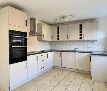 3 bedroom semi-detached house to rent - Photo 5