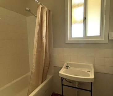 Stylish 3-bedroom maisonette - Photo 4