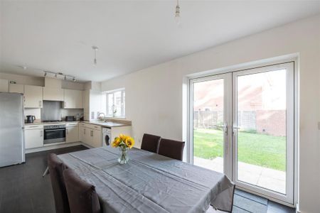 3 bedroom detached house to rent - Photo 4