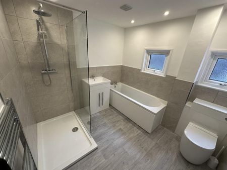 3 bedroom semi-detached house to rent - Photo 3