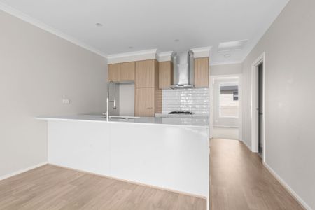Near New Town House in Meridian Estate&excl; - Photo 3