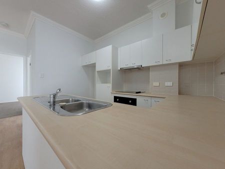 2BEDS+1STUDY 2BATH 1CAR MODERN APARTMENT NEXT DOOR TO INDOOROOPILLY SHOPPING CENTRE - Photo 5