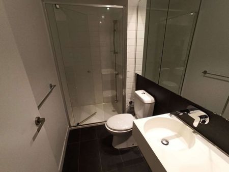 Stylish 2-Bedroom Apartment in Melbourne's Prime Location - Photo 5