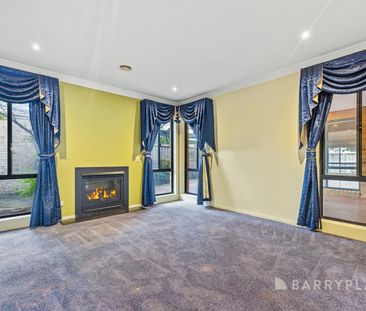 Spacious Family Living, Comfort and Entertaining in a Sought-After ... - Photo 1