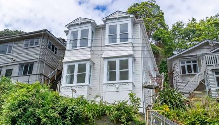 Renovated 3 bedroom ready to move in - Photo 2