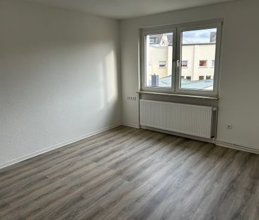 Große 3 Zimmer Wohnung im 4.Obergeschoss - Photo 1