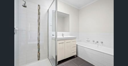 Low Maintenance 3 Bedroom Unit! - Photo 3