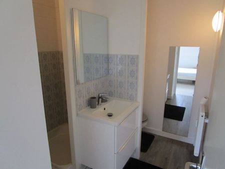 Grand studio avec prêt de meubles - Photo 3