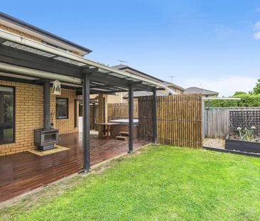 Comfortable Family Living in a Convenient Point Cook Location - Photo 6
