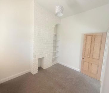 2 bedroom end of terrace house to rent - Photo 4