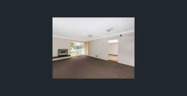 Prime location - Lawn mowing included!! - Photo 1