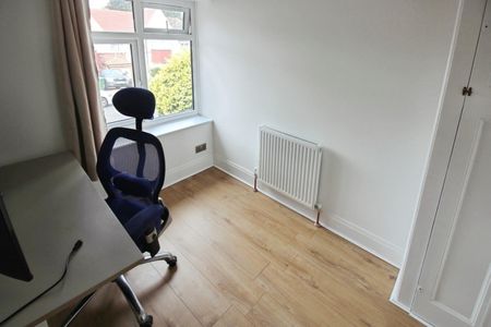 3 bedroom House To Let Total Size: 871 SQ FT - Photo 4