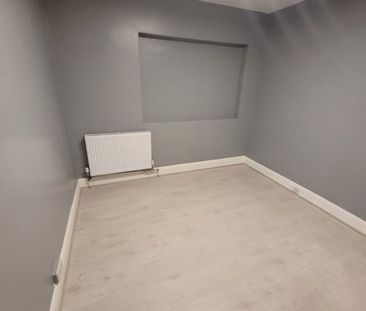 2 Bed Flat, Bell Lane, NW4 - Photo 3