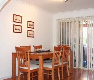 BEAUTIFULLY PRESENTED, SPACIOUS AND LIGHT... - Photo 2