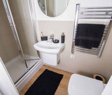 Penthouse Deluxe Studio - Photo 6