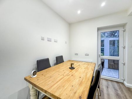 3 bedroom semi-detached house to rent - Photo 3