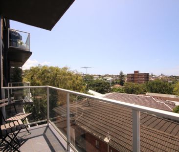 Bronte's Gem&period;&period;&period;&period; 800 Metres to Bronte B... - Photo 3