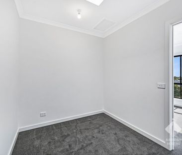 Modern Three-Bedroom Townhouse in Convenient Doveton Location - Photo 6