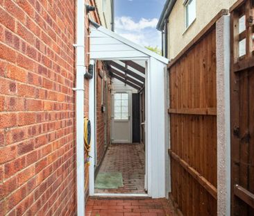 3 bedroom semi-detached house to rent - Photo 4