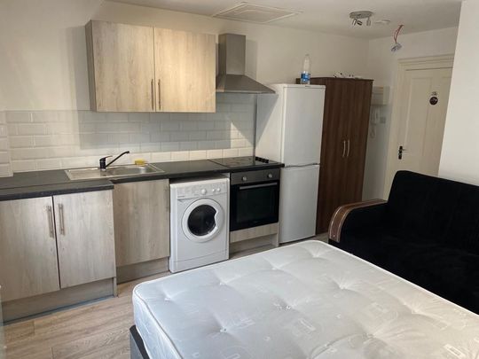 Studio Flat, High Street, CR0 - Photo 1