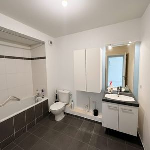 Appartement T2 avec terrasse et parking - Photo 2