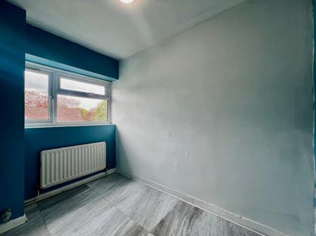 3 Bed Flat, Wellow Close, SO18 - Photo 5