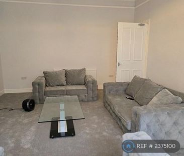 3 bedroom flat to rent - Photo 2