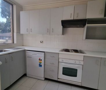 Three bedroom townhouse with floorboards throughout - Photo 2