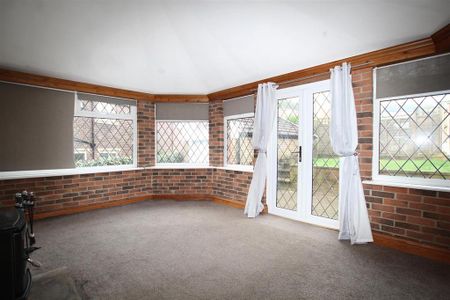 3 bedroom semi-detached house to rent - Photo 4