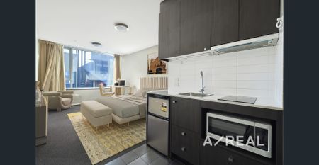Light-Filled Studio Apartment in the Heart of Melbourne CBD - Partially Furnished - Photo 3
