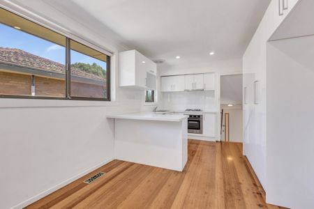 Comfortable Family Living with Beautiful Valley Views - Photo 4