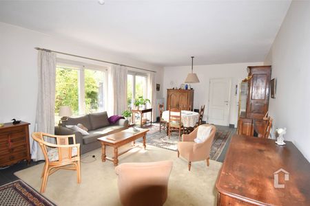 Ruim, recent gelijkvloers appartement in centrum Sint-Denijs-Westerm - Foto 2