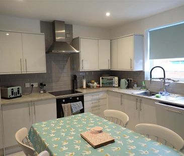 3 bedroom terraced house to rent - Photo 6