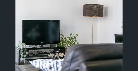 Quiet Bright Apartment - Full Facilities, Newly fully furnished equipped - short term options - Photo 3